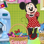 Minnie Mouse Washing Clothes